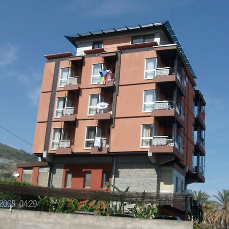 Residence Dei Fiori Бордігера Екстер'єр фото