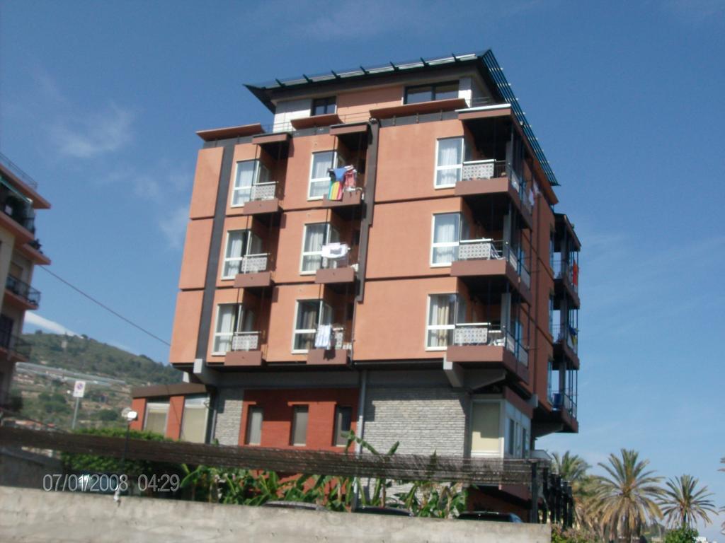 Residence Dei Fiori Бордігера Екстер'єр фото