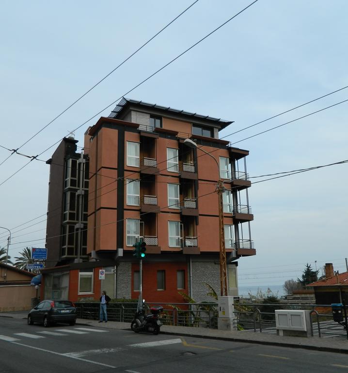 Residence Dei Fiori Бордігера Екстер'єр фото